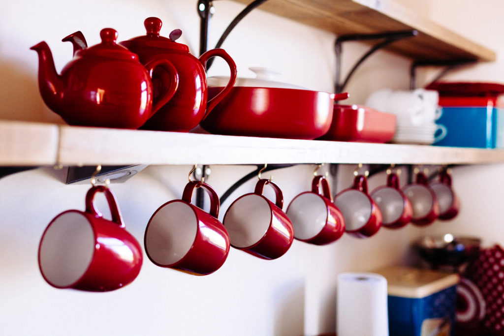 Please put your glass, crockery and cutlery through the dishwasher